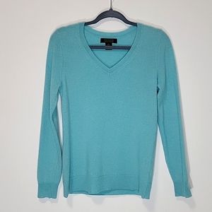TAHARI Cashmere V neck sweater